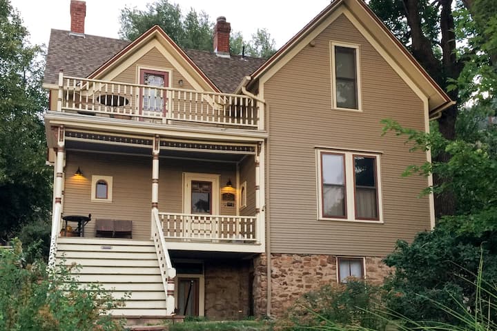 Boulder Finest Downtown And Mountain Location  Garden Apt. At Historic Home - Boulder, CO