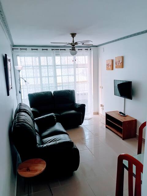 Airbnb con mejor rendimiento: Sol Playa apartment Sombrero A's Apartments... en Cunit