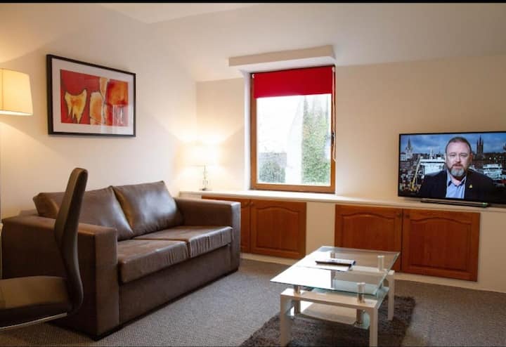 Top Location: 2br Accessible Apt - Queensferry