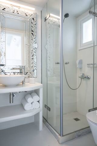 Pearl 2bd Sunset/Sea View Villa w Private HotTub gallery image 2