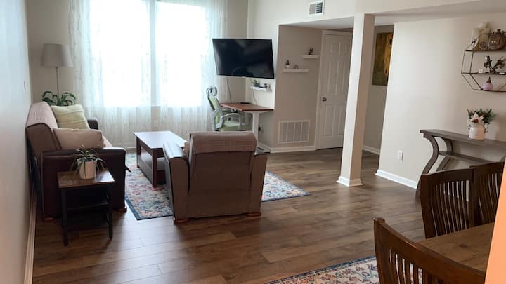 1br/1.5ba Entire Loft Condo Near Bradley 30+ Days - Bloomfield, CT