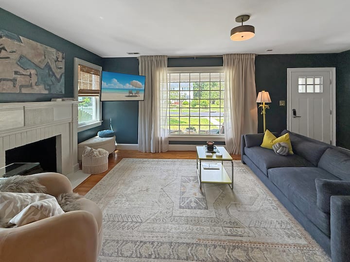 The Abstract Abode - Gallery Vibes, Remote-work - Wilmington, NC