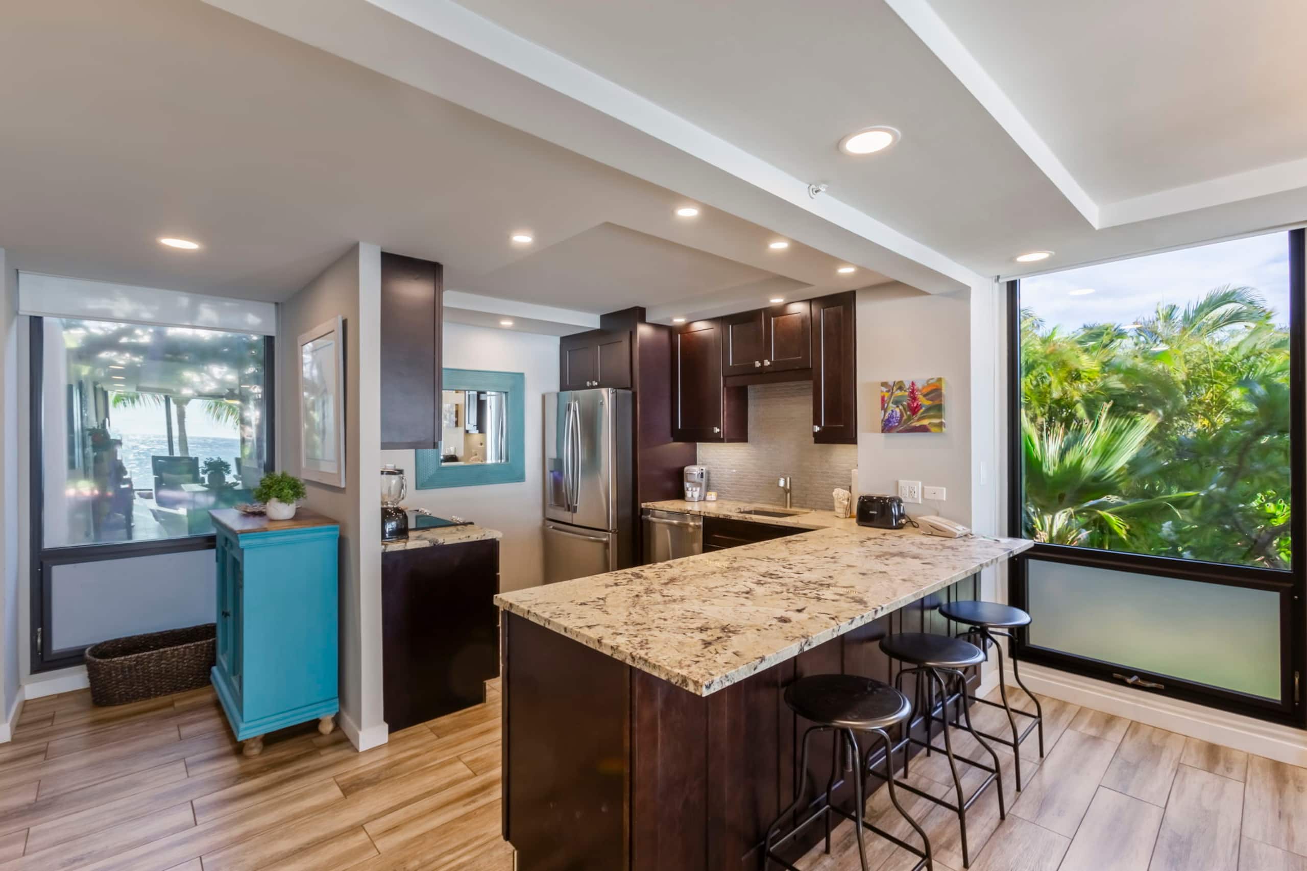 Condo in Lahaina · ★4.92 · 2 bedrooms · 3 beds · 2 baths - Image 13
