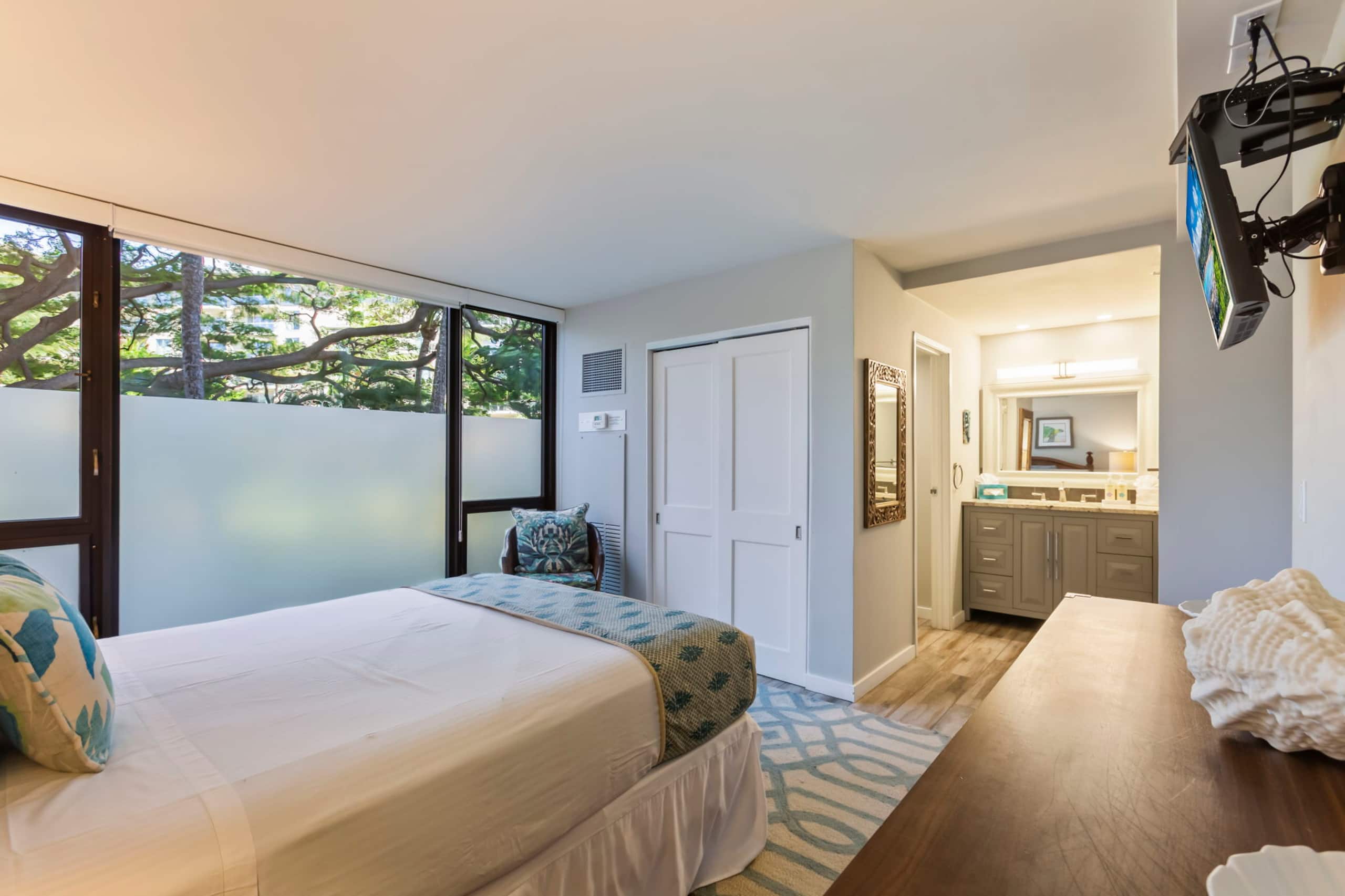 Condo in Lahaina · ★4.92 · 2 bedrooms · 3 beds · 2 baths - Image 25