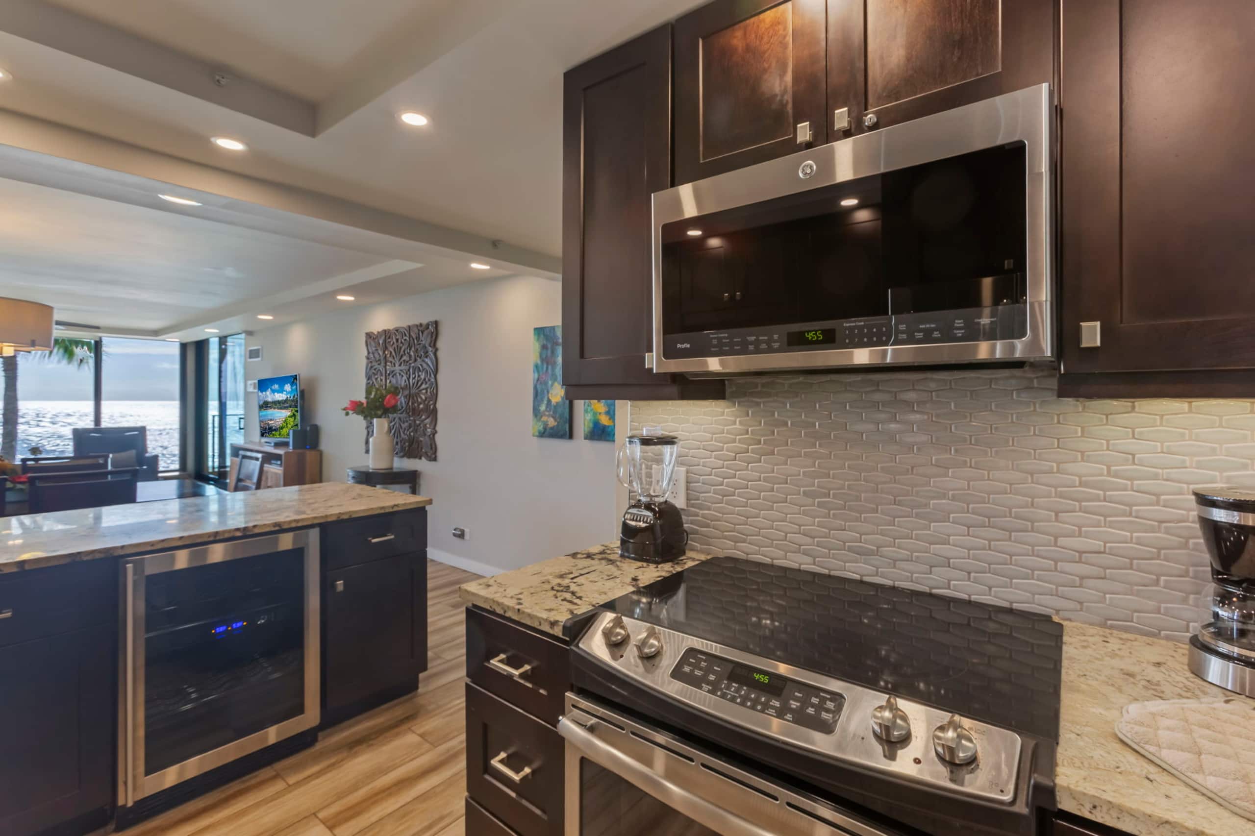 Condo in Lahaina · ★4.92 · 2 bedrooms · 3 beds · 2 baths - Image 15