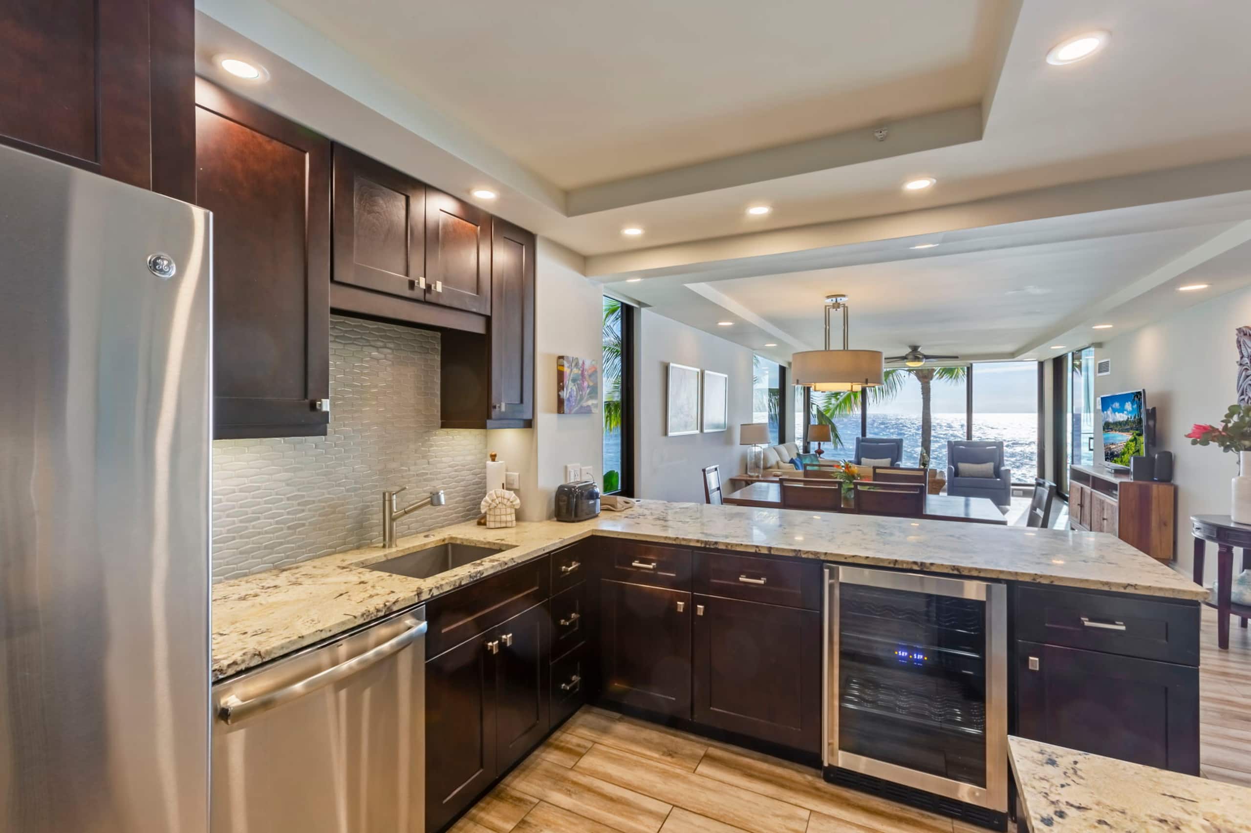 Condo in Lahaina · ★4.92 · 2 bedrooms · 3 beds · 2 baths - Image 11