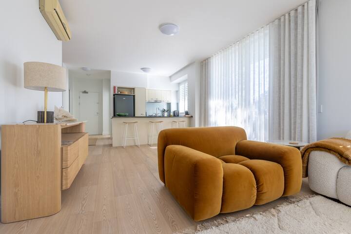 Bulimba Bliss | Elegant, Airy & Scenic Getaway gallery image 3