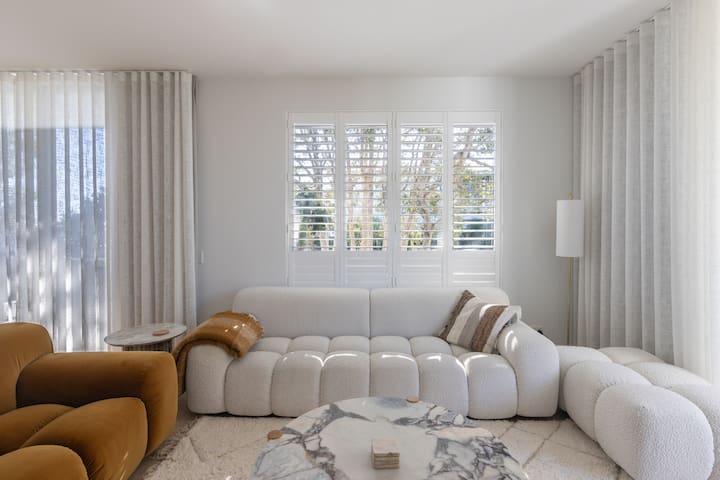 Bulimba Bliss | Elegant, Airy & Scenic Getaway gallery image 2