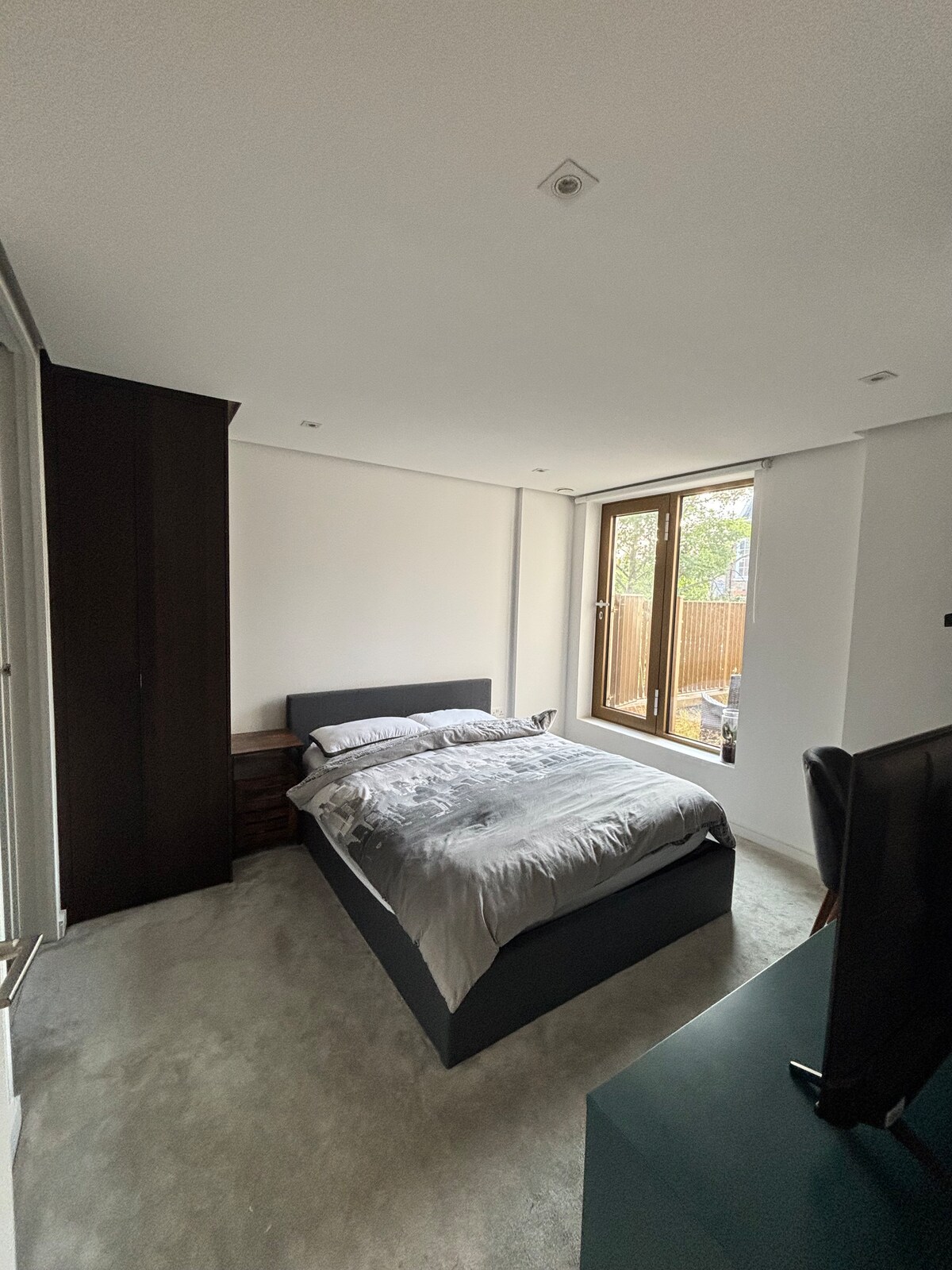 Втора спалня със собствен заден двор