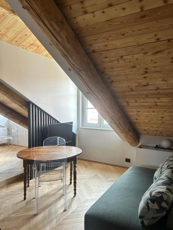 Popular Airbnb listing: Casa Savoia II - Castello Square in Torino