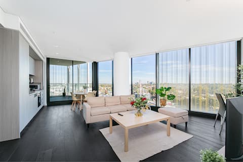 Modern & Central Two Bed Parra Free Parking