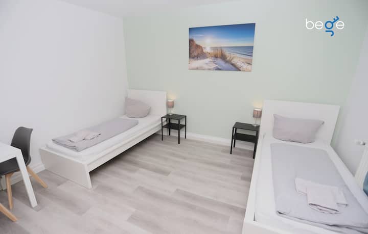 Dhoma e gjumit 2 me dy krevate tek, hapësirë për t 'u ulur dhe televizor inteligjent