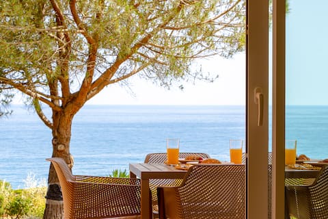 The Oceanfront Villa Luz (VR114)