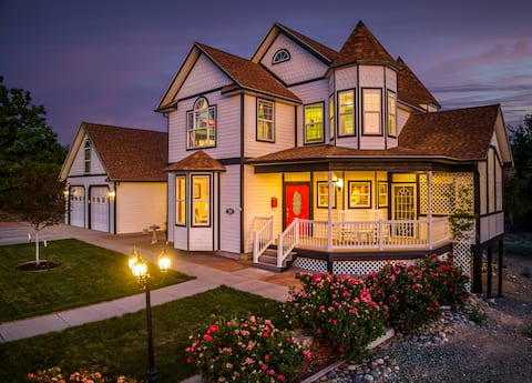 Delta Grande Victorian-Gorgeous Views!