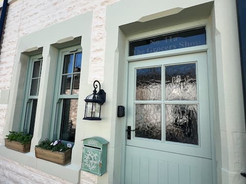 The Grocers Cottage - Historic 1600s Luxury Stay