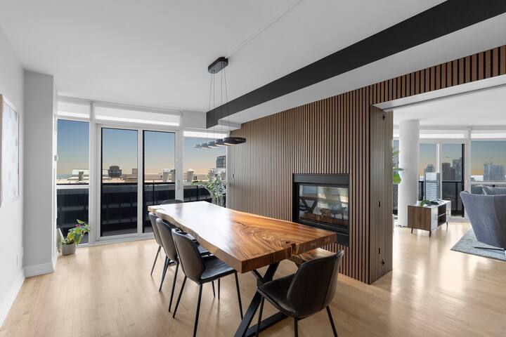 270° CN Tower View – Stunning 3BR – Free Parking gallery image 4