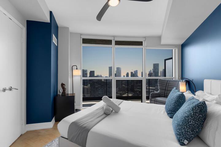 270° CN Tower View – Stunning 3BR – Free Parking gallery image 5