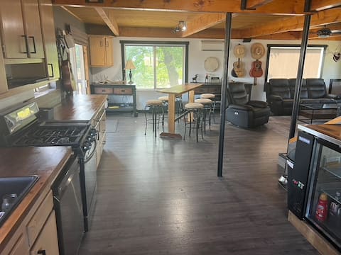 2 Story Maupin Retreat: Main plus Top Floors