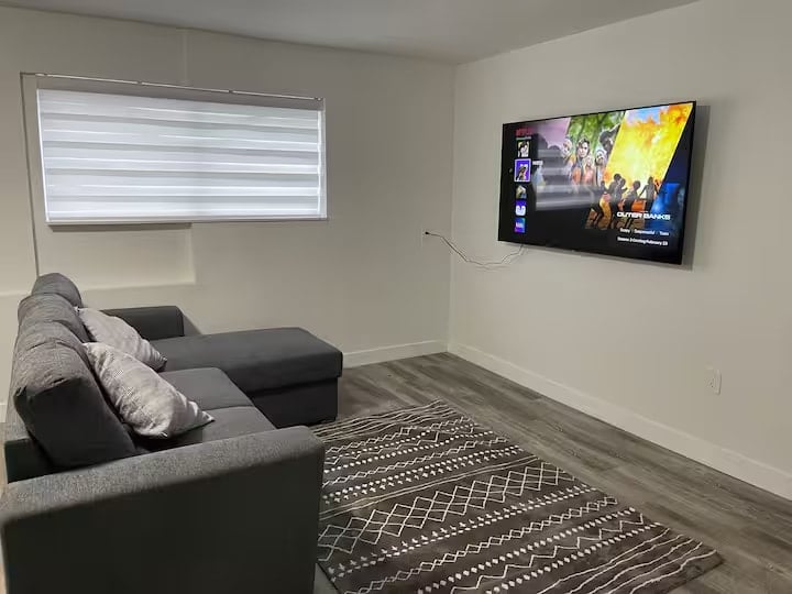 3br-lower Level Unit-fleetwood - Surrey
