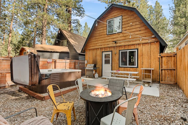 Lynx Lodge | Walk To Zoo, Hot Tub & Fun Game Room - Big Bear Lake