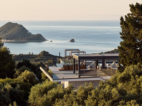Marisia Luxury Villa, An Acre of Endless Blue