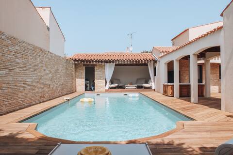 Beautiful hacienda near La Rochelle