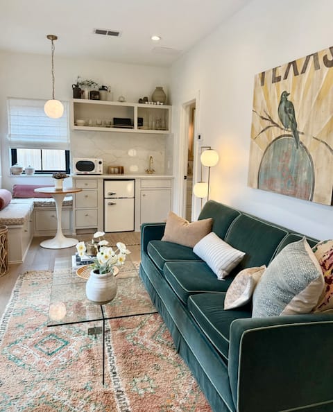 Successful Airbnb property: New guesthouse by White Rock Lake-safe & scenic in Lake Highlands