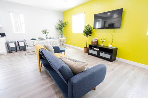 Top Airbnb: KTown Apt: 3BD 2BA + Parking in Vernon