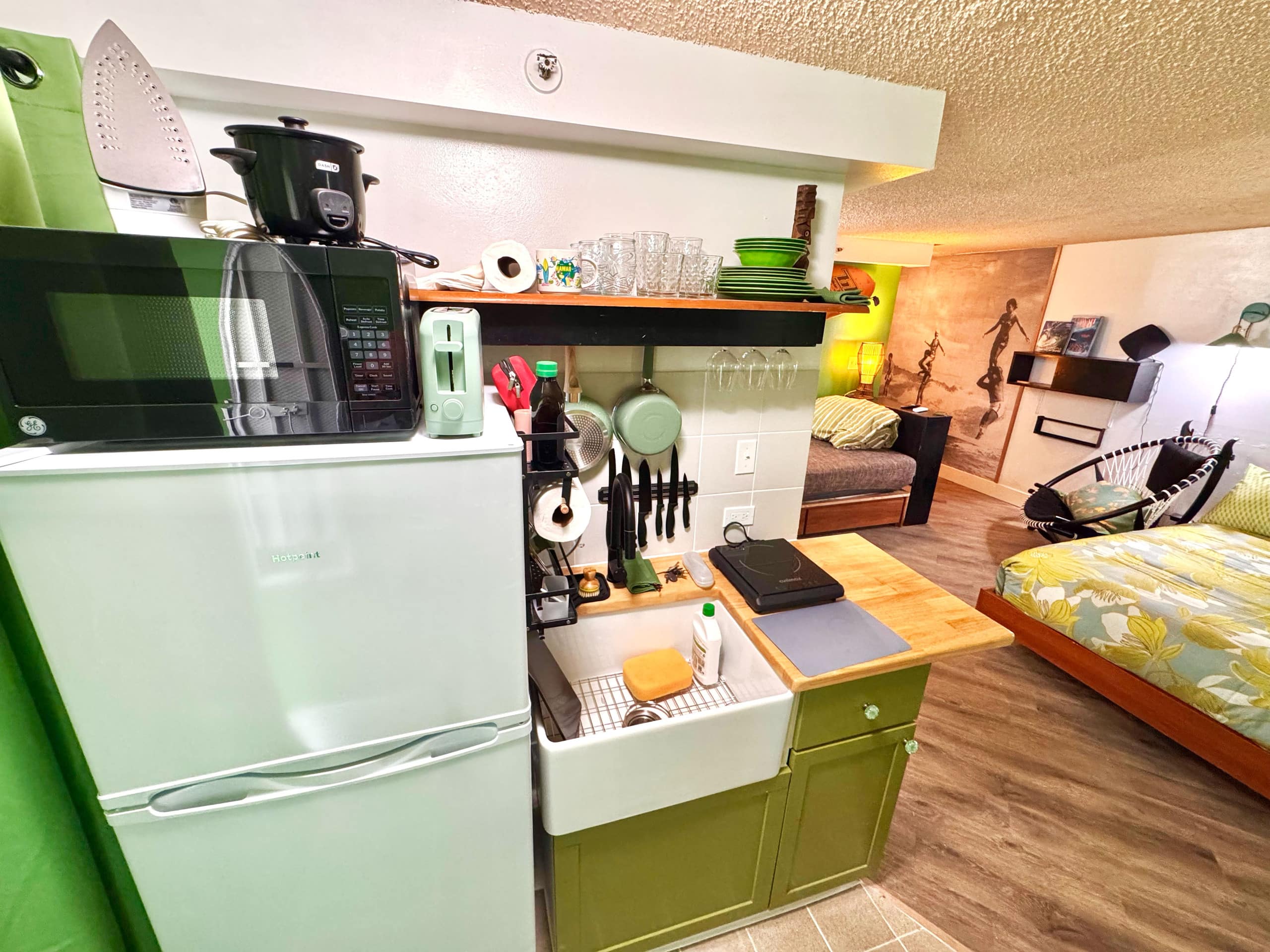 Condo in Honolulu · ★4.94 · Studio · 2 beds · 1 bath - Image 8