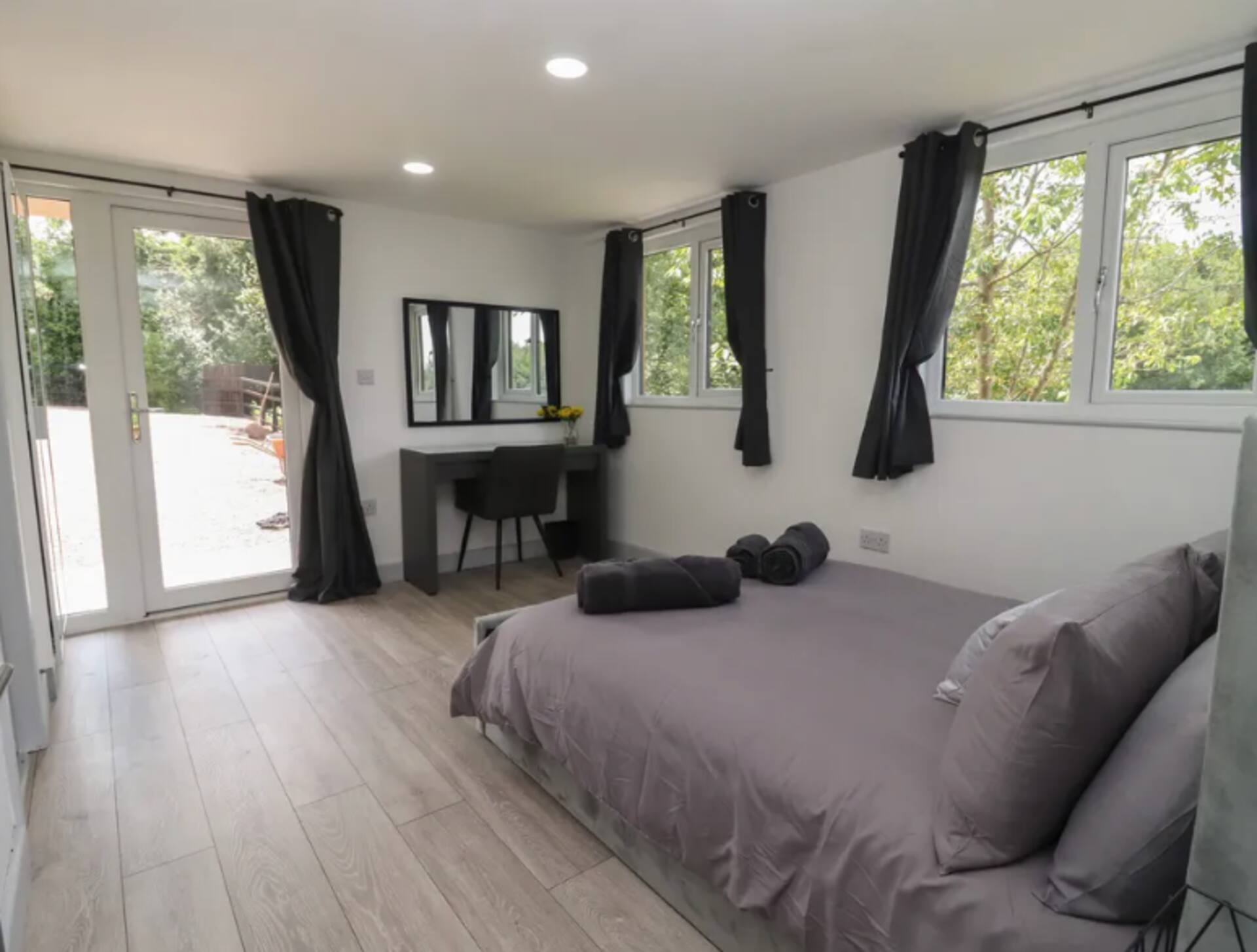 The Cabin – Peaceful Village Stay with Views