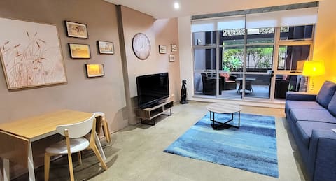 Top Airbnb: Loft+ Parking @ Prime Location! in Glebe