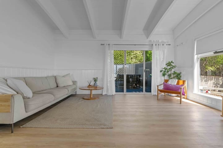 The Overlook - Coastal Comfort- 5 Beds 3 Bedrooms - Bridport, Australia