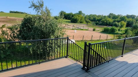 Spacious large 6 bedroom house-on horse farm!