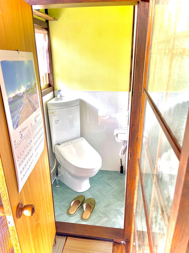 離れ専用水洗トイレ完備