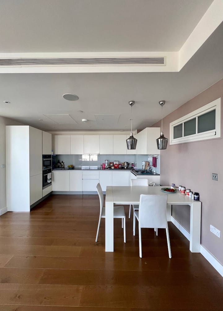 Spacious&stylish 3-br Flat Battersea Power Station - The Den
