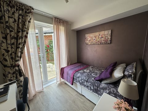 Comfy, clean single bed Inn