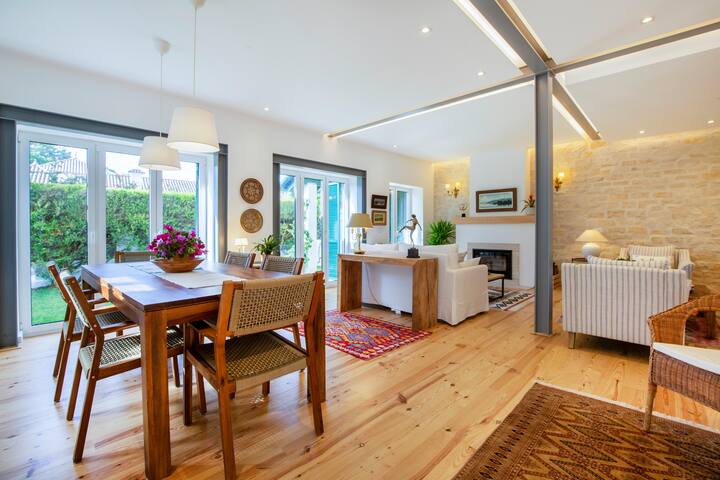 Charming Historic Villa in Central Cascais gallery image 3