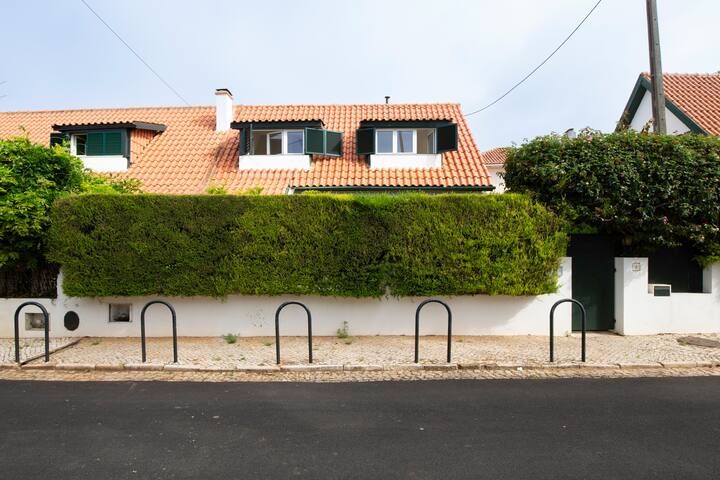 Charming Historic Villa in Central Cascais gallery image 2