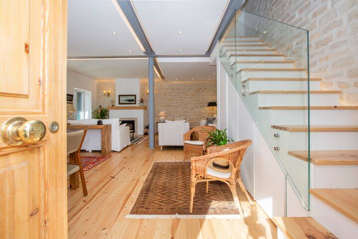 Charming Historic Villa in Central Cascais gallery image 5