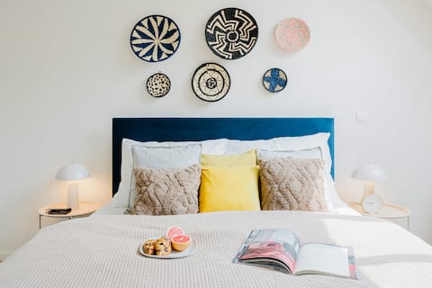 Spacious Studio w/ AC & Netflix • Hip Neighborhood
