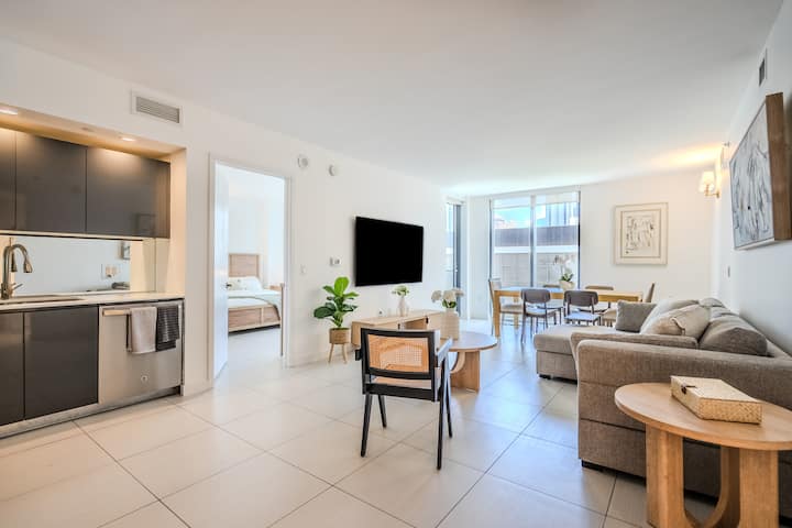 New Listing Deal  Brickell 2br+den - Miami