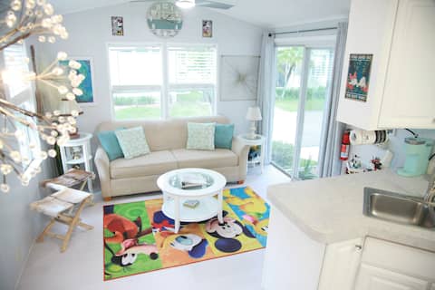 Top Airbnb: Disney Cottage • 5 Miles to Parks • Full Kitchen in Celebration