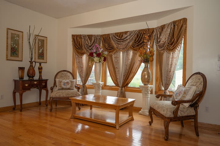 The Rose Whole House Pond View 4 Br 2.5 Ba - The Galleon, Altoona