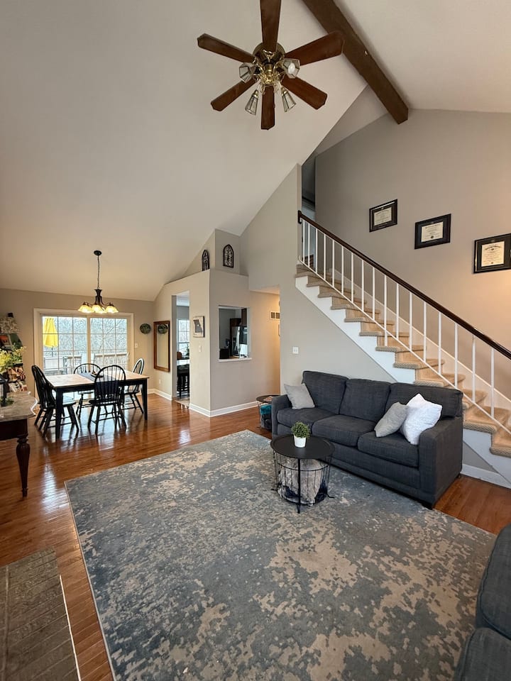 Entertaining Home With A View! - Independence, MO