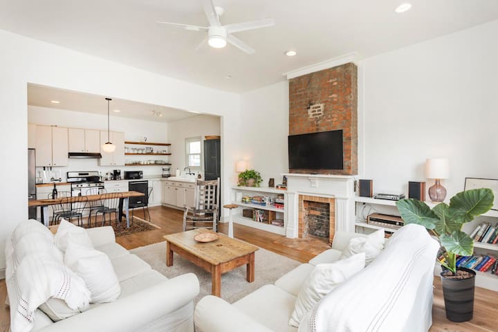 Historic Cottage on 3rd | Germantown | Walkable!