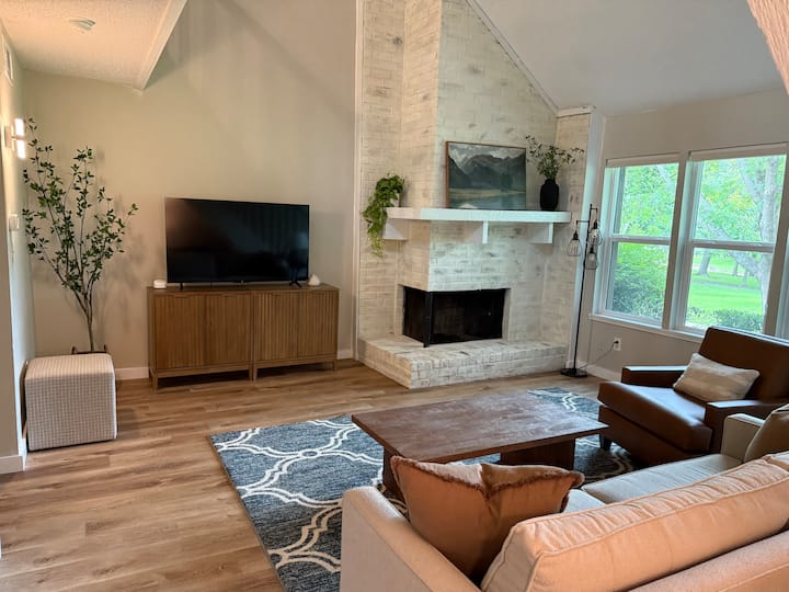 Spacious 3bed Townhome With All Essentials - Garland, TX