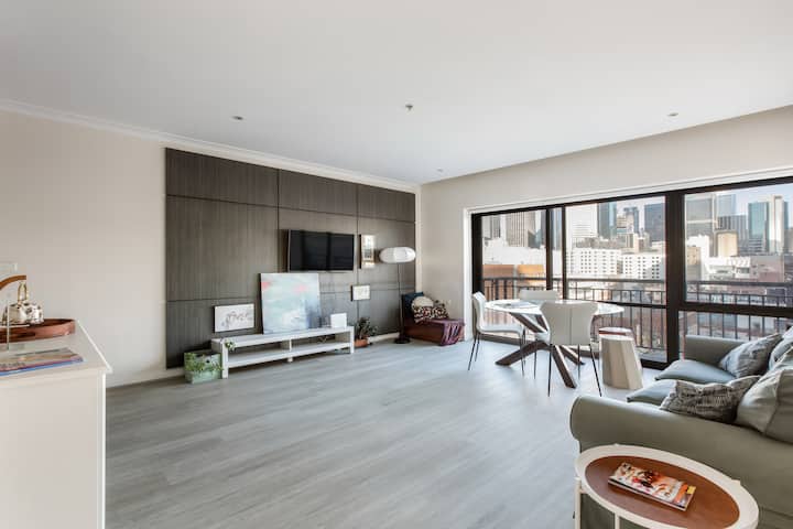 Midcity Skyline View 2br With Gym & Pool Access - Melbourne