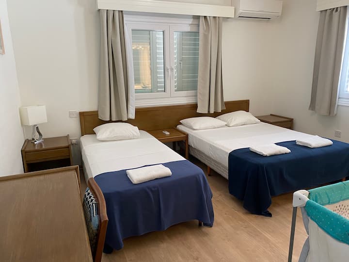 Glavni krevet 2 - 3 odrasle osobe i 1 - 2 djece