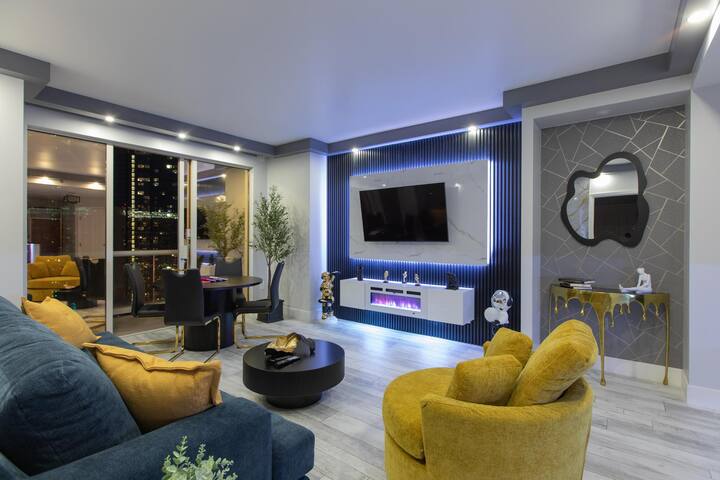 RARE Luxury Suite | Strip View | No Resort Fees!