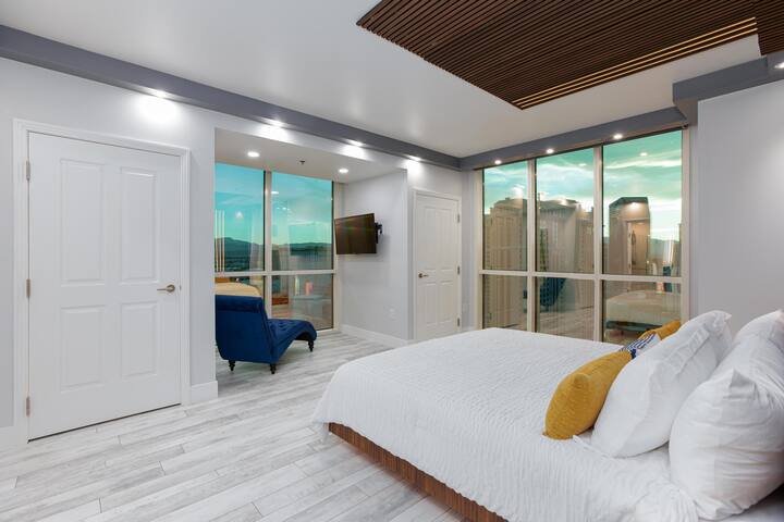 RARE Luxury Suite | Strip View | No Resort Fees! gallery image 4